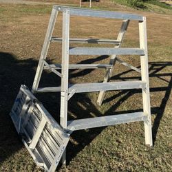 2 Foot And 4 Foot Ladder 