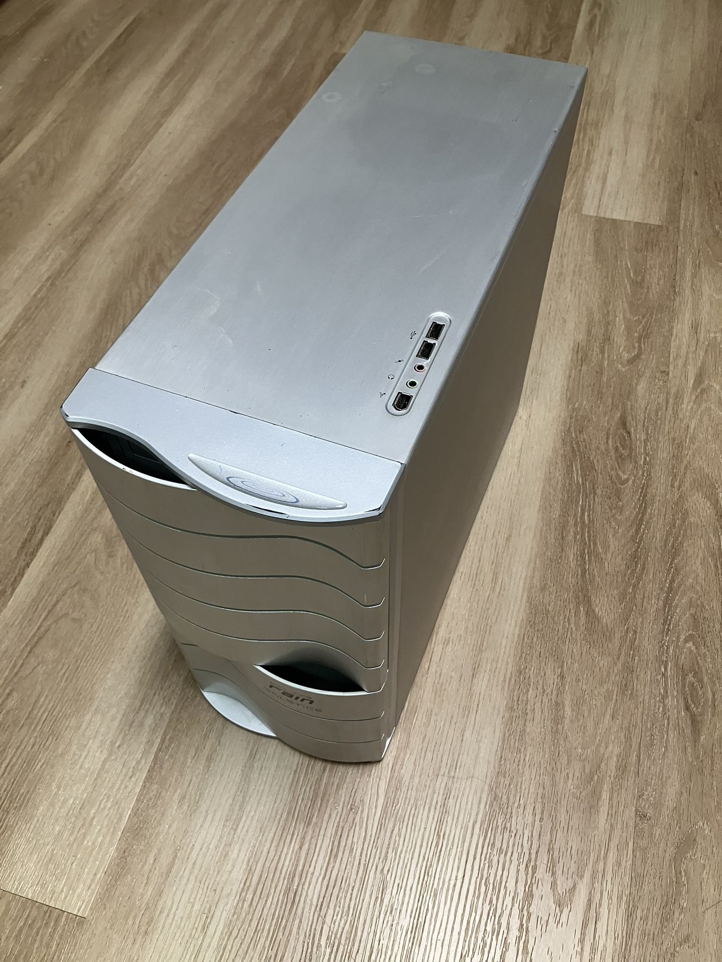 Computer PC Gaming Case Including 500 Watts PSU power supply, DVD writer. Size: 20x17.5x8 Aluminum ATX tower case.