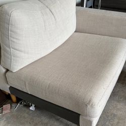 Crème small end of sectional couch 