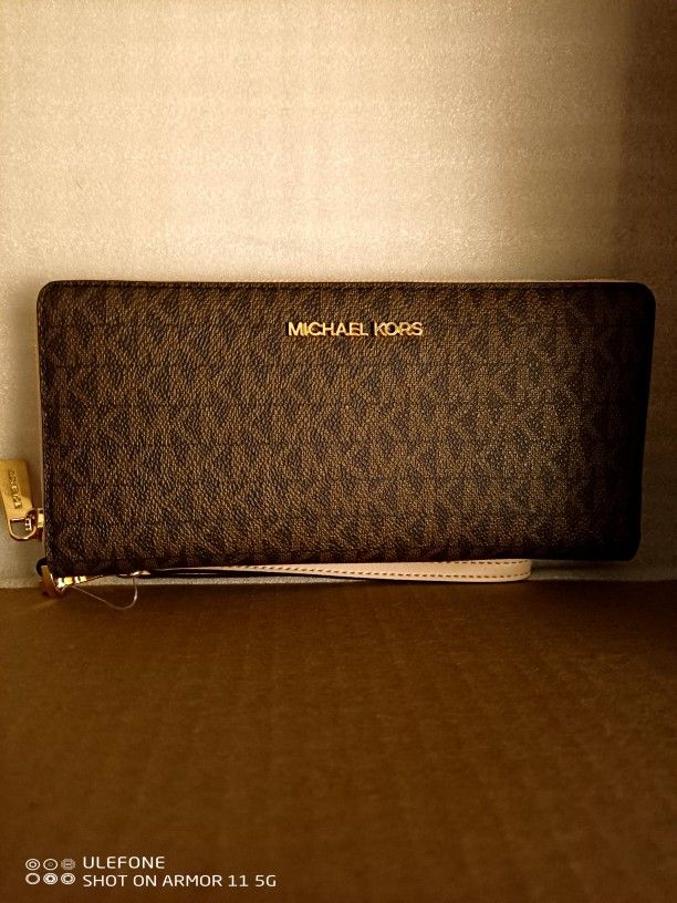 Michael Kors Authentic Wallet, NWT