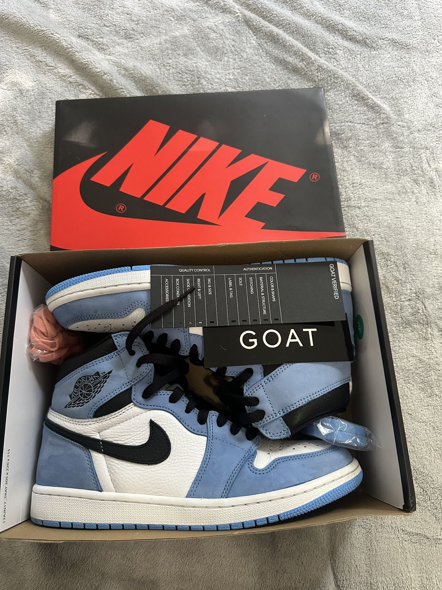 Air Jordan Retro High OG 'University Blue'