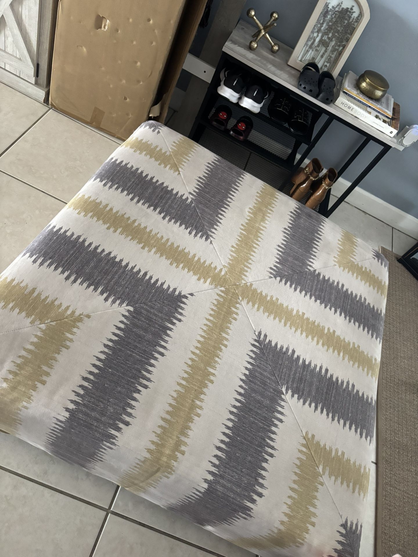 Ottoman ( Rooms2go)