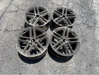 Hyundai Santa Fe 17 inch aluminum rims 5 on 4.5 inches (114.3mm)