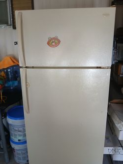 Frigidaire Refrigerator 2 Doors
