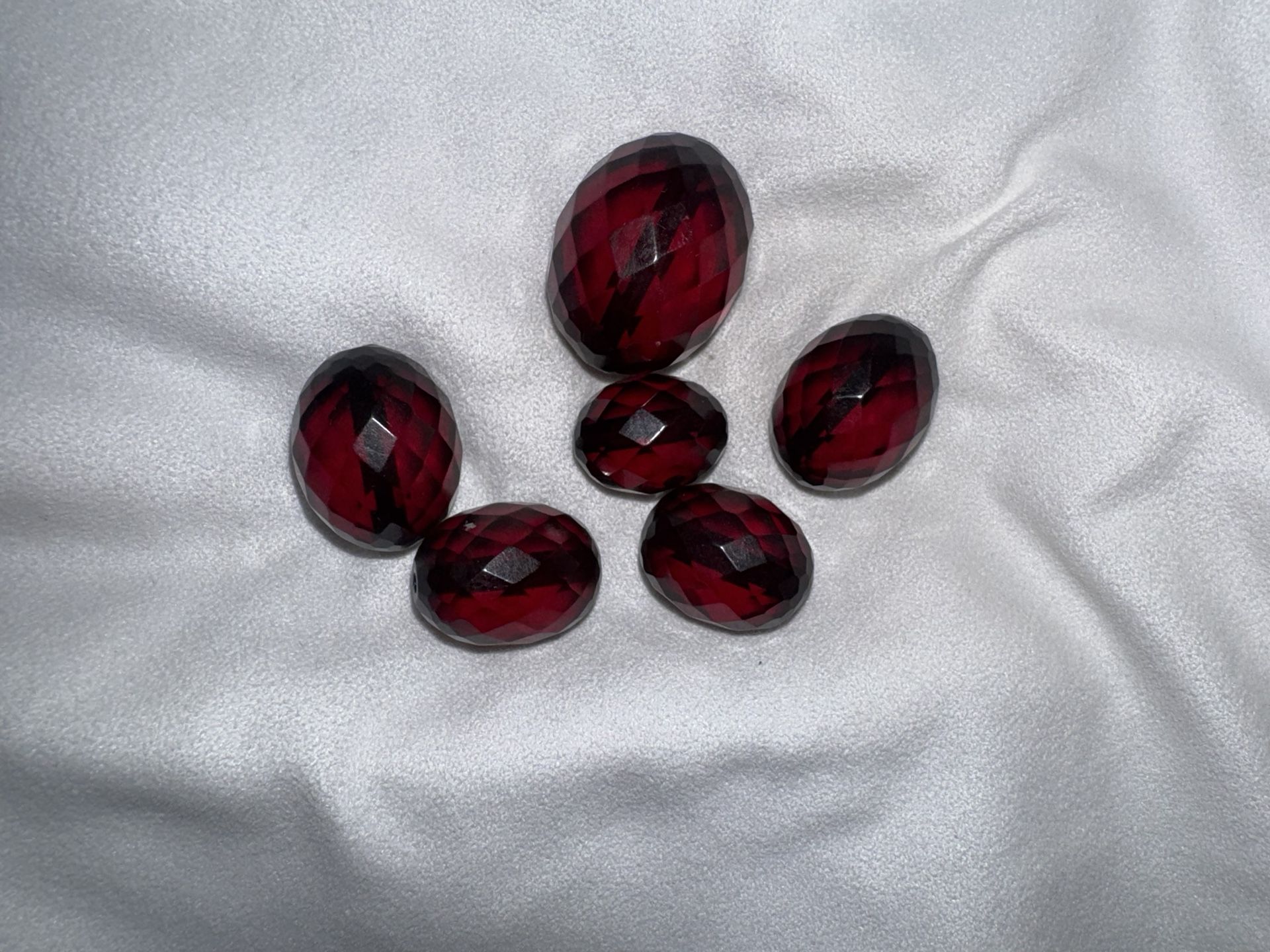 Vintage Faceted Cherry Amber Bakelite Beads (6)