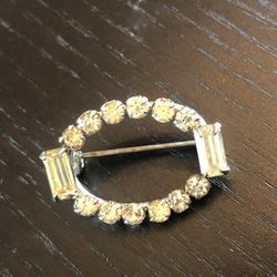 Beautiful Oval Rhinestone Pin