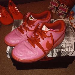 Women's Nikes..Size 8 1/2..Great condition