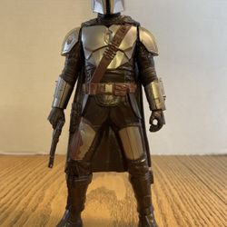 Star Wars Mandalorian 9.5” Figure Din Djarin Holding Weapon - Hasbro