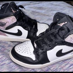 Girls jordan outlet aj 1 mid