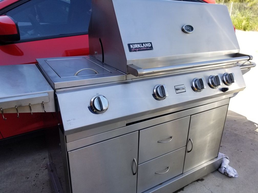Kirkland signature stainless steel grill for Sale in Spring Valley, CA