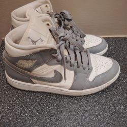 Women's Air Jordan 1 Mid "Stealth" (Size 7.5W / 6M)