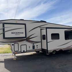 5th Wheel Camper 2017 Rockwood 32 ft