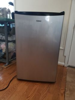 Mini refrigerator