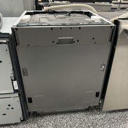 VIKING BUILT IN DISHWASHER BRAND NEW OPEN BOX!!!!