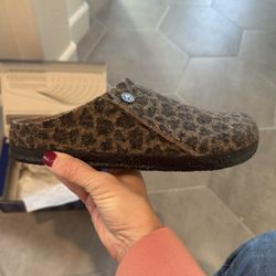 BIRKENSTOCK Zermatt Slippers / Slides  Size 8 Women’s 