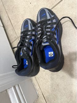 Boys sneakers size 6.5