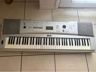 Yamaha DGX-220 Portable Grand Keyboard — 76 Keys — Works / No Power Cord