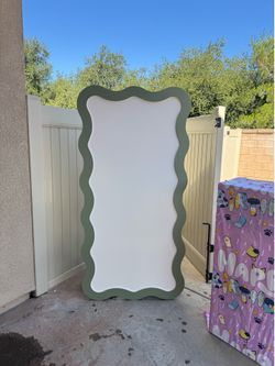 Wavy wall