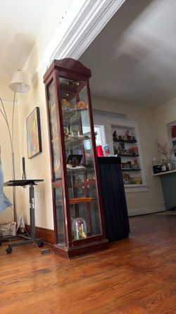 Tall display cabinet