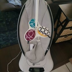 4 Moms Electric Swing 