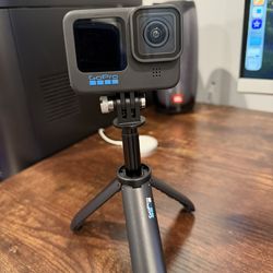 GoPro HERO10 Black - 256 GB SD Card Included