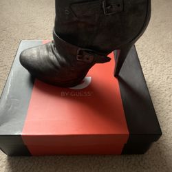 Sz 10 Women’s Guess Bootie