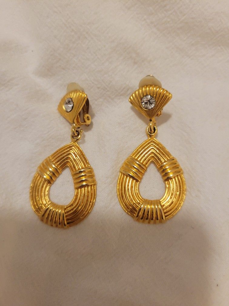 vintage gold tone clip on earrings dangle