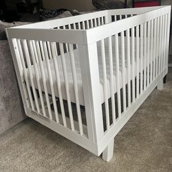  Baby Crib With Nice Mattress 