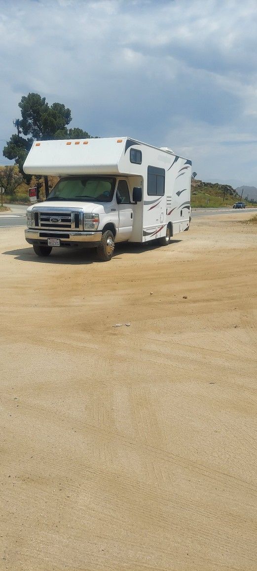 2017 RV Motor Home Ford E-350 majesric...25feet