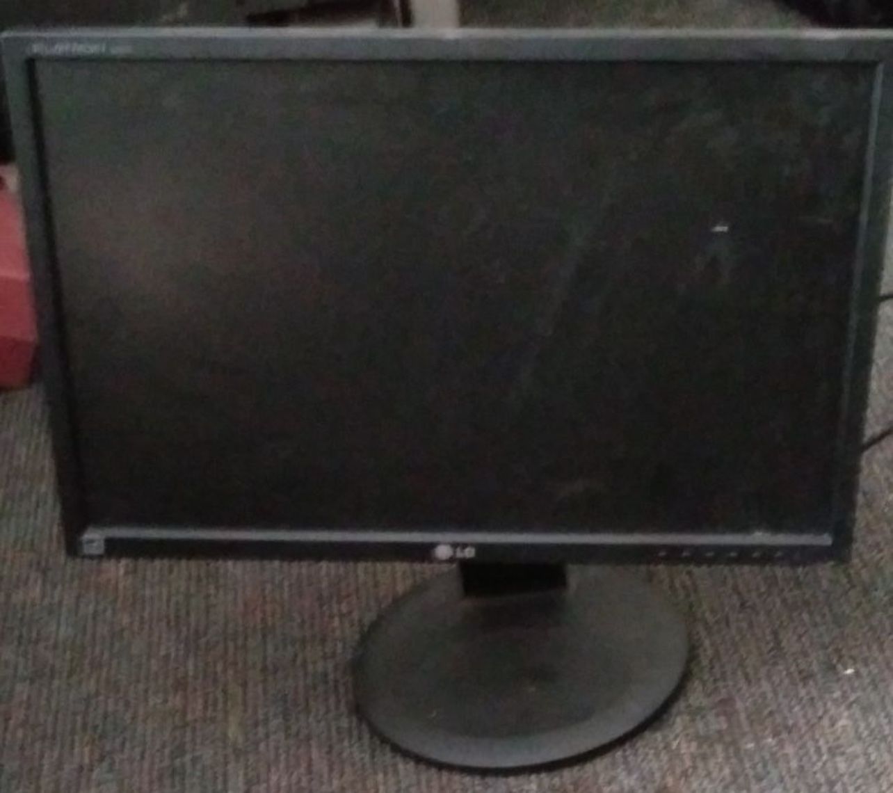 LG monitors, 4 available