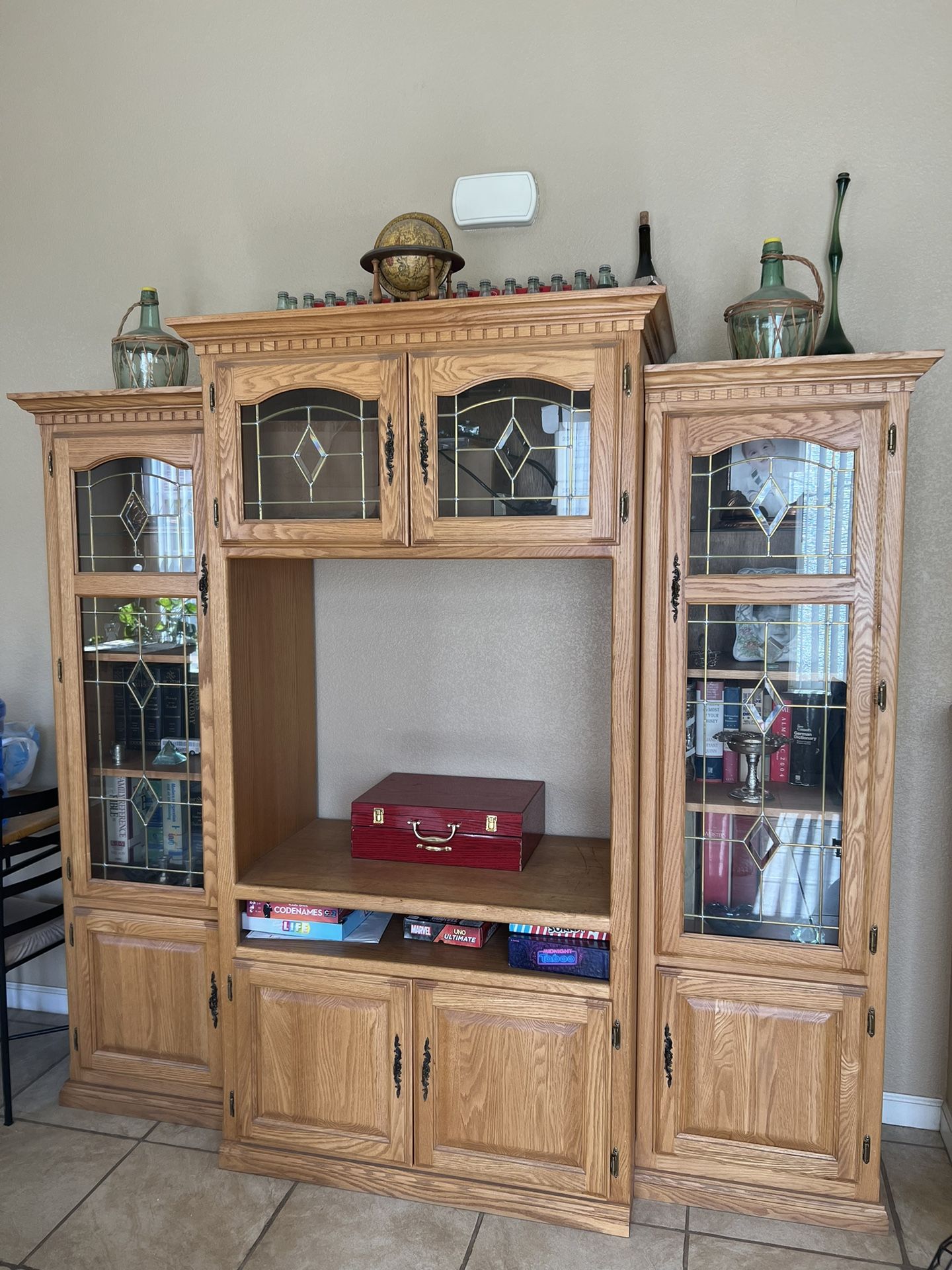 Entertainment Center (Amazing Condition) $200 OBO