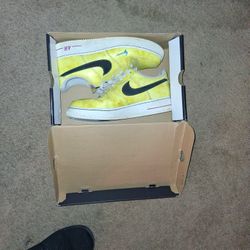 Nike Size 12 35$ 