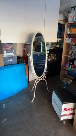 Standing mirror