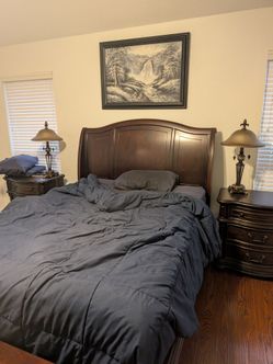 Queen sleigh bed