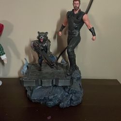 Simon’s Select Thor And Rocket 
