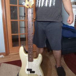 Perfect Condition Made In Mexico Fender Precision Bass 