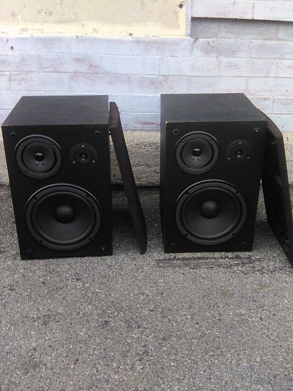 Yamaha Bookshelf Speakers