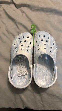 Crocs women’s 8/mens 6