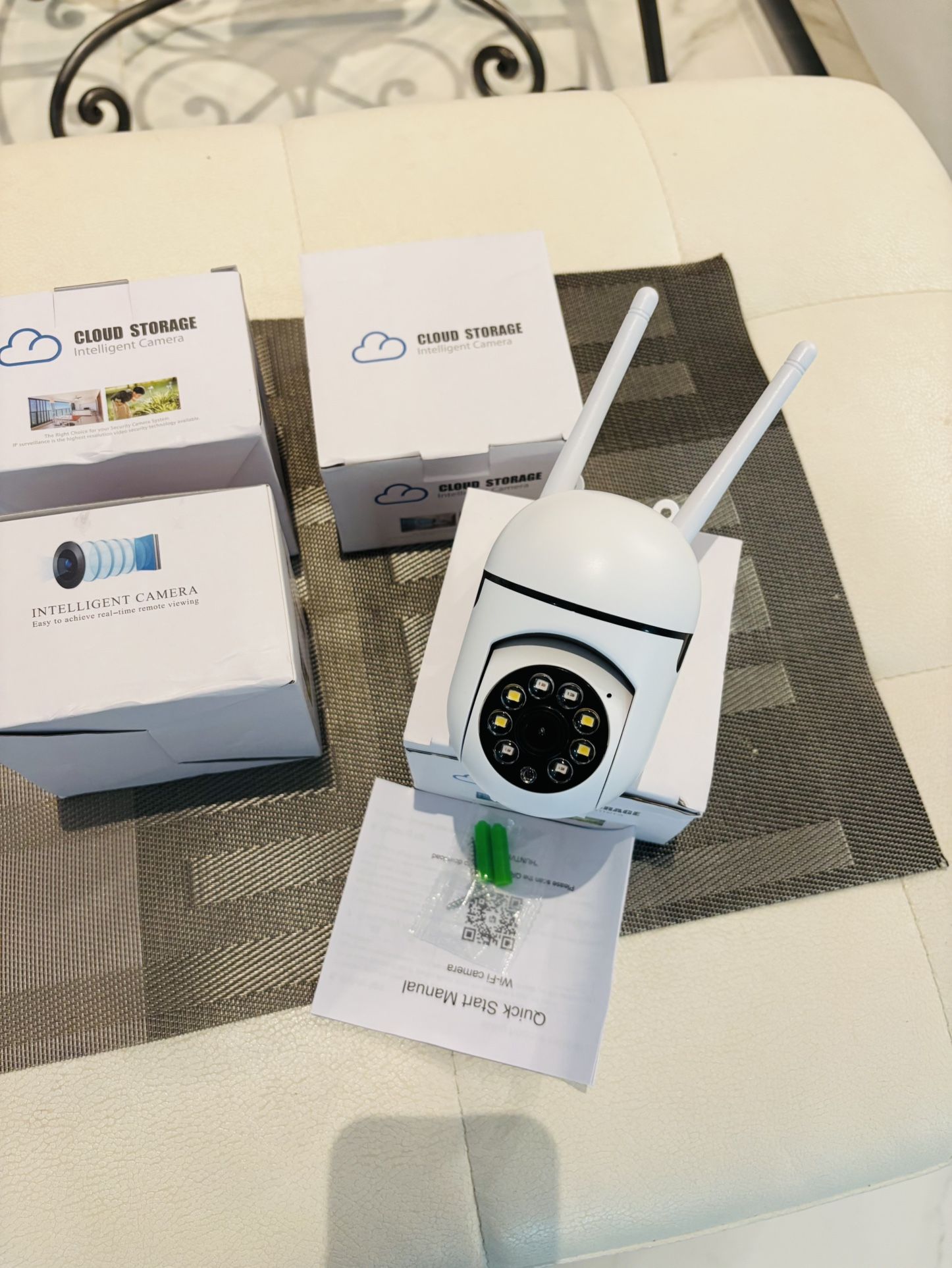 π¦β¨ BRAND NEW WiFi Security Cameras β Set of 4! πΈπΆ