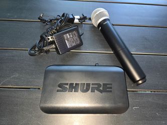 Shure Wireless Mic System w Bag