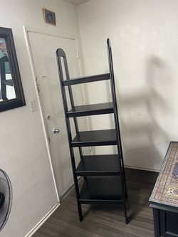 Black Wood book shelf Excellent condition very strong pick up Raseda and vanowen