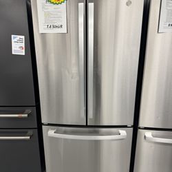 33 Inches Wide French Door Refrigerator With Internal Water And Ice