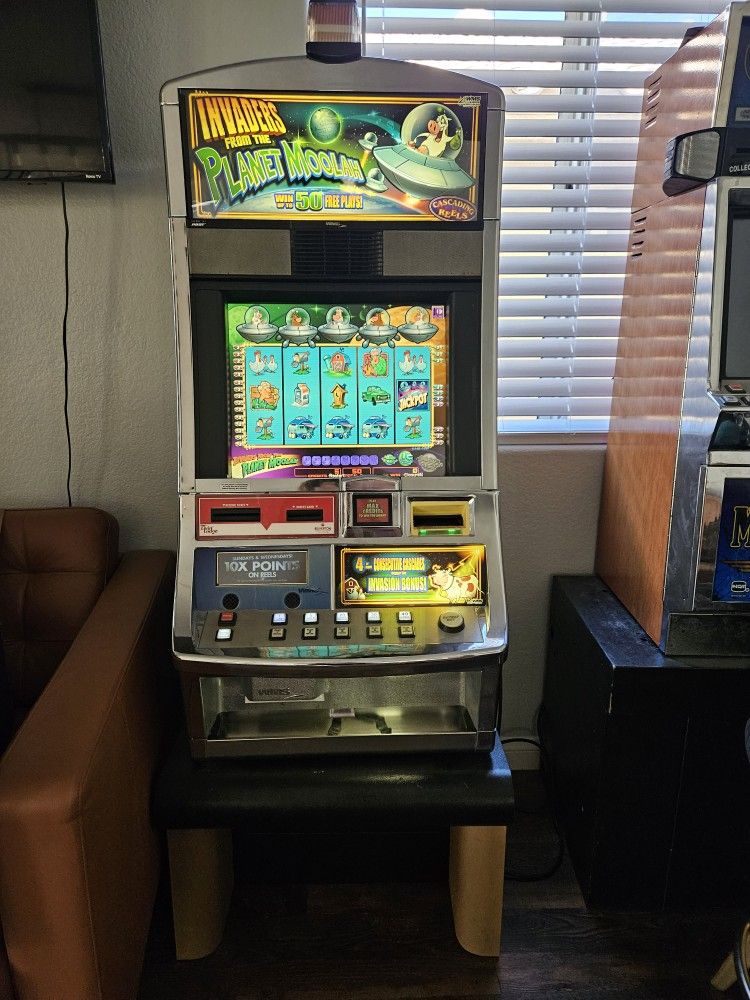 Invaders From The Planet Moolah Slot Machine For Sale!