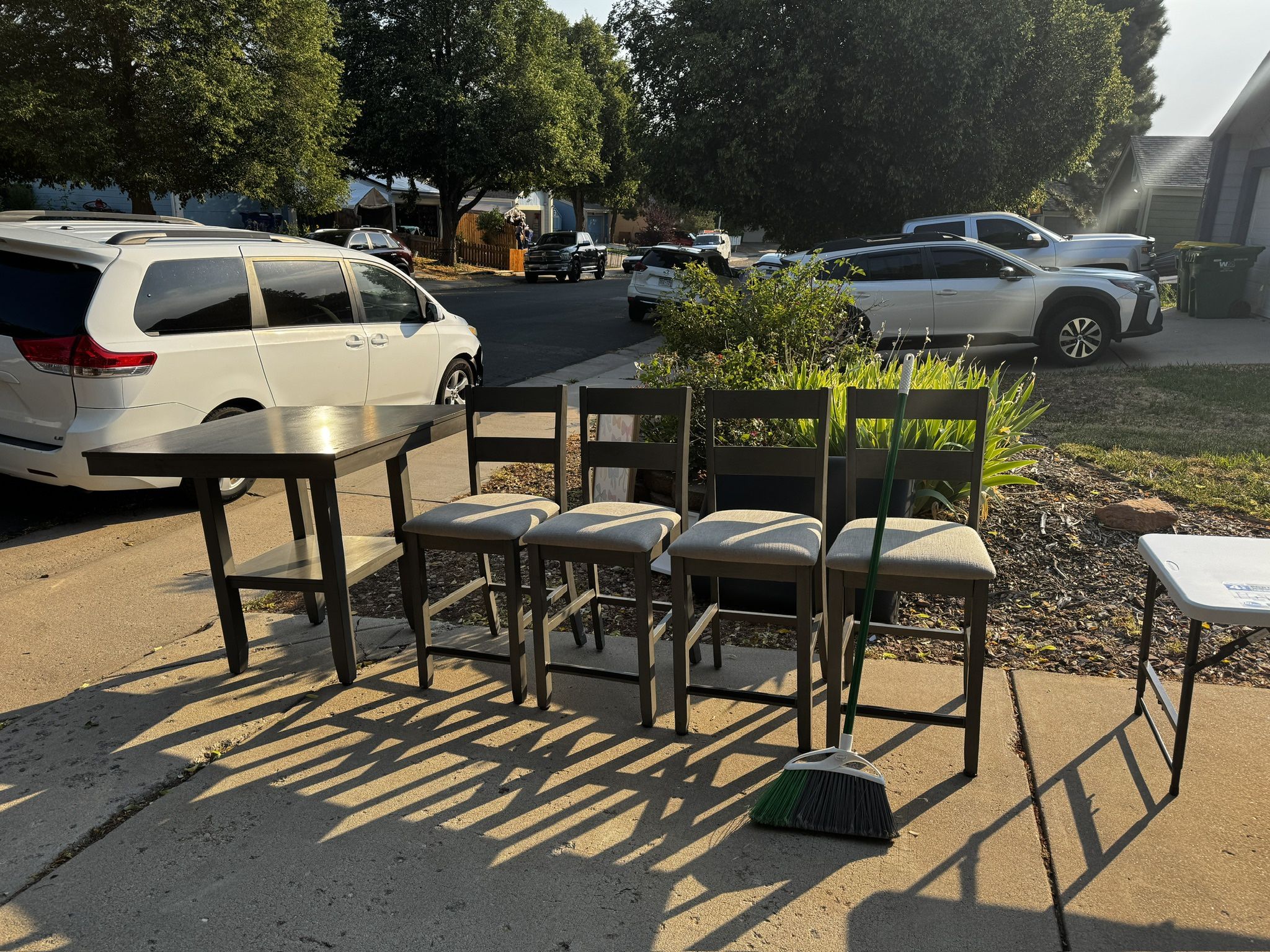 American Furniture Table with 4 chairs 