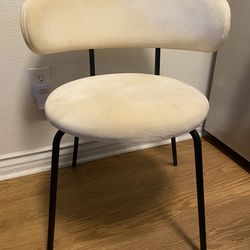Inesse Ivory Boucle Dining Chair