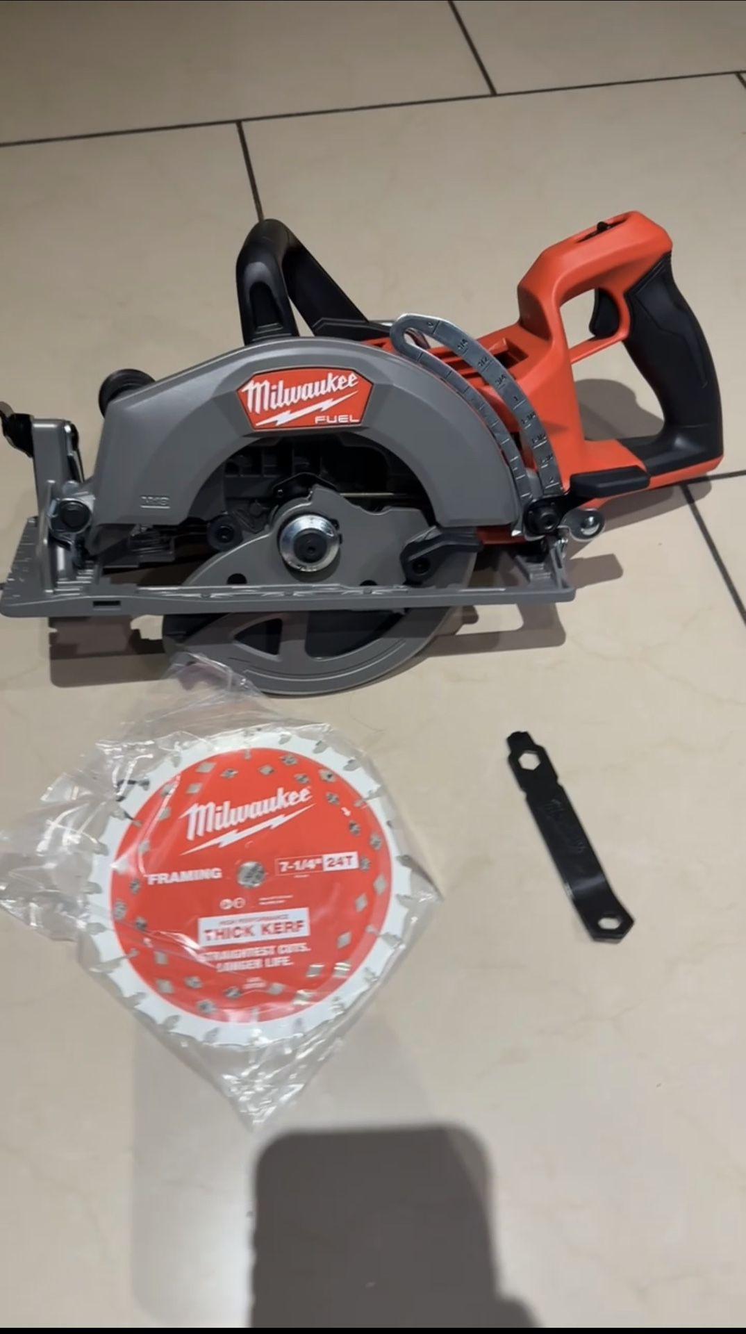 Milwaukee Cordless 7-1/4 in. Rear Handle Circular Saw
