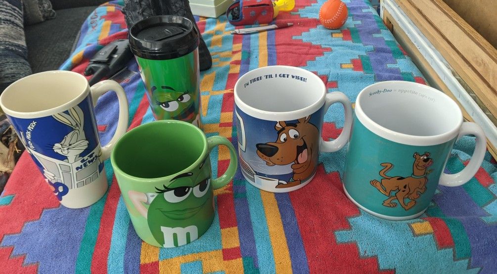2 Scooby-Doo 1 Bugs Bunny Taz Tweety Bird 2 Green M&M Mugs