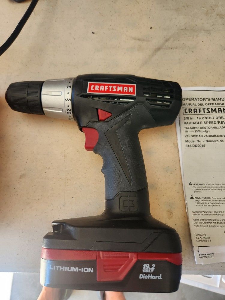 Craftsman19.2 V Drill Driver And Chargung Set