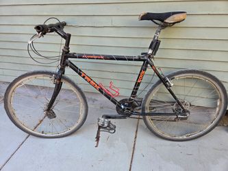 TREK 6000 Mountain Bike