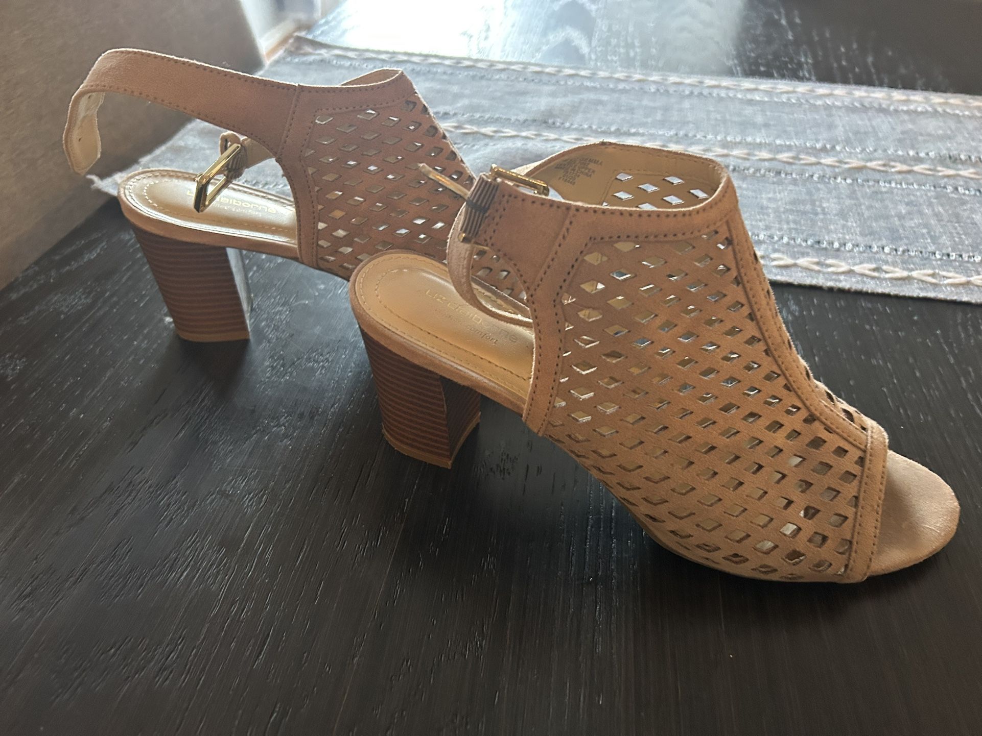 Tan and cream open-toe block heel sandals size 8 